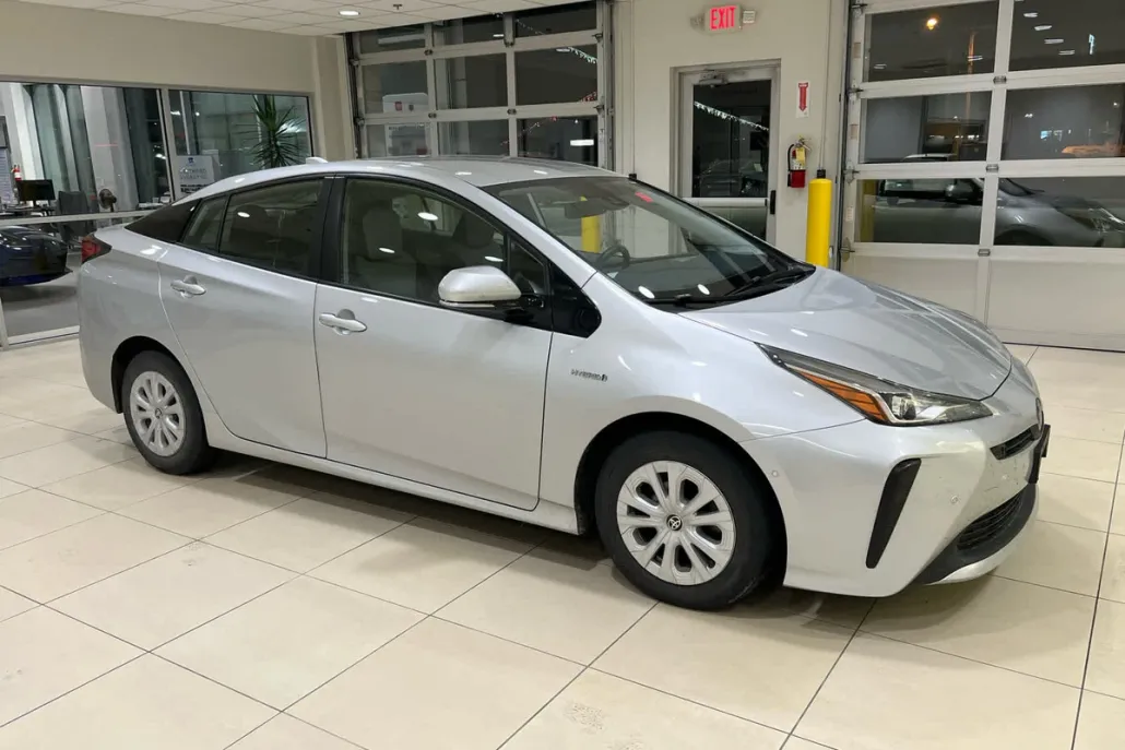 2020 Toyota Prius LE photo 1