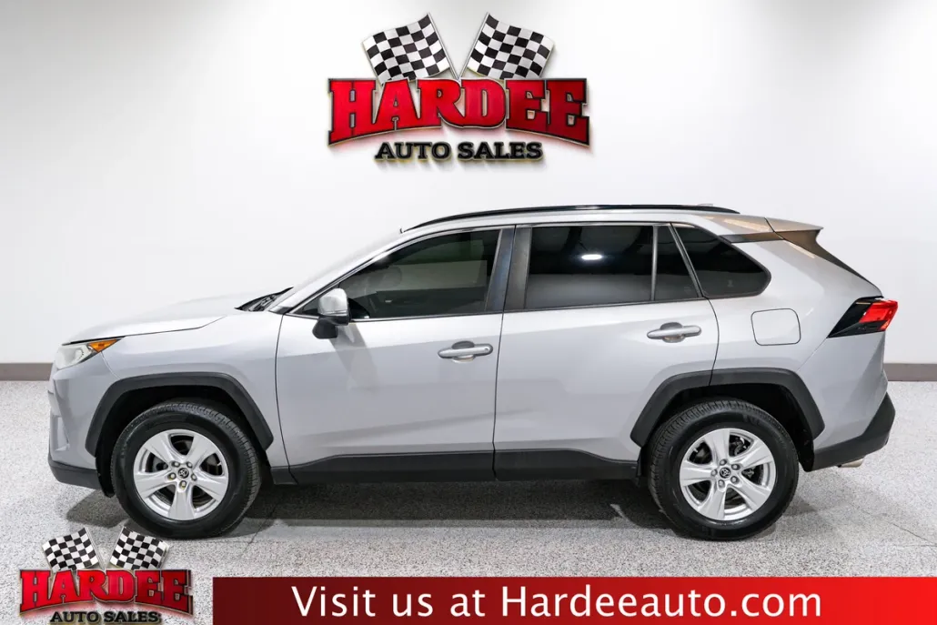 2019 Toyota RAV4 XLE photo 1
