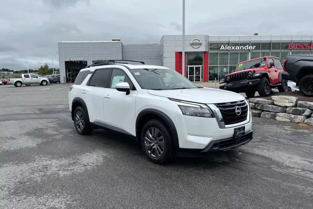 2025 Nissan Pathfinder SV photo 1