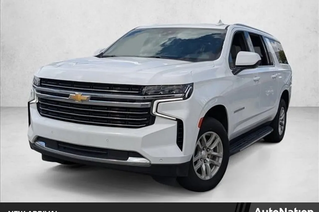 2023 Chevrolet Suburban LT photo 1