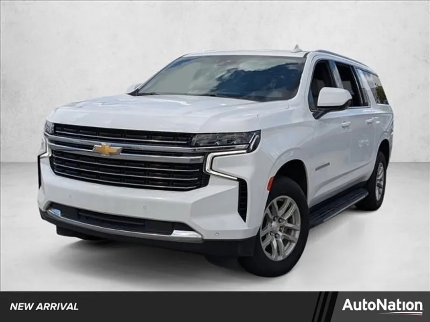 2023 Chevrolet Suburban LT photo 1
