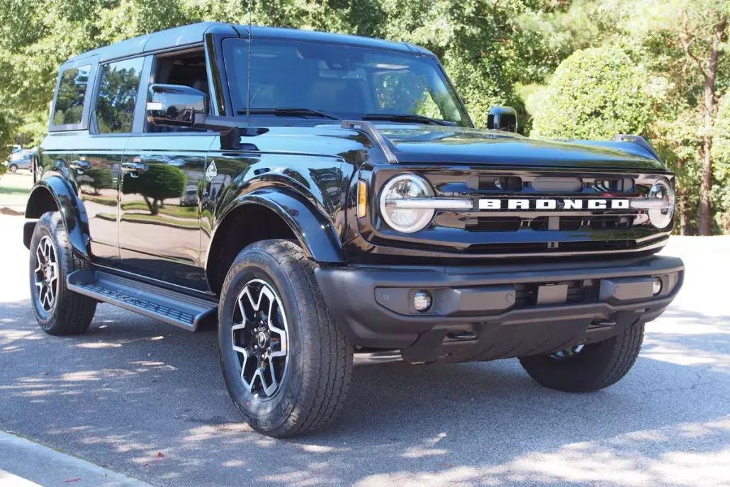 2025 Ford Bronco Outer Banks photo 1