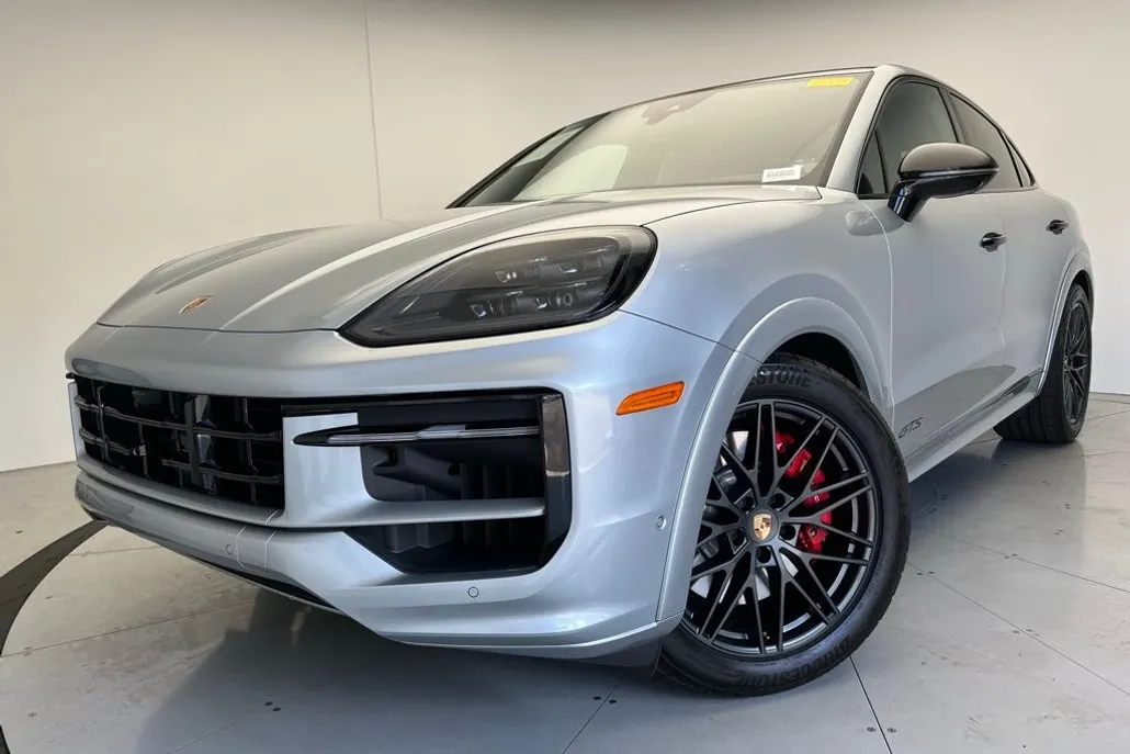 2025 Porsche Cayenne Coupe GTS photo 1