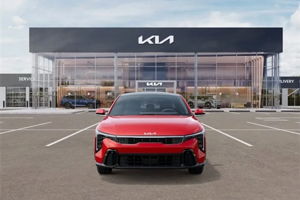 2025 Kia K4 GT-Line photo 1