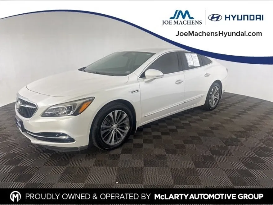 2017 Buick LaCrosse Preferred photo 1