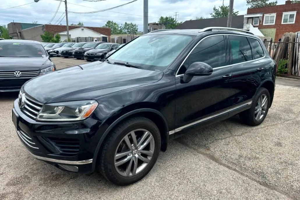 2016 Volkswagen Touareg VR6 Lux photo 1