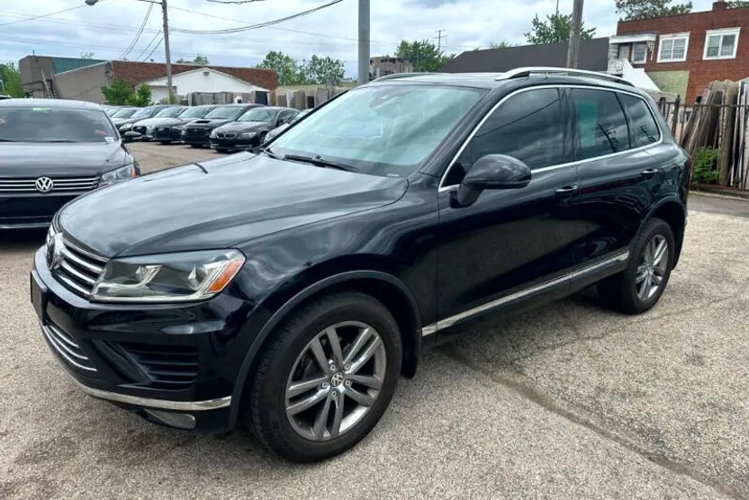 2016 Volkswagen Touareg VR6 Lux photo 1