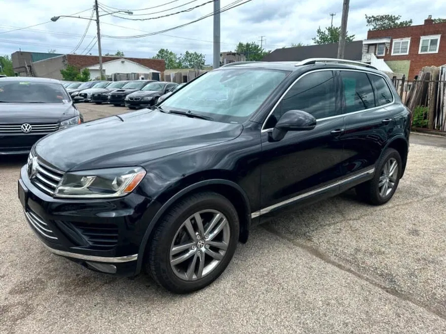2016 Volkswagen Touareg VR6 Lux photo 1