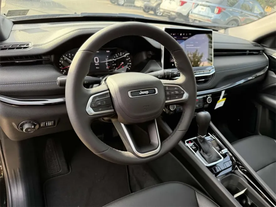 2025 Jeep Compass Limited photo 1