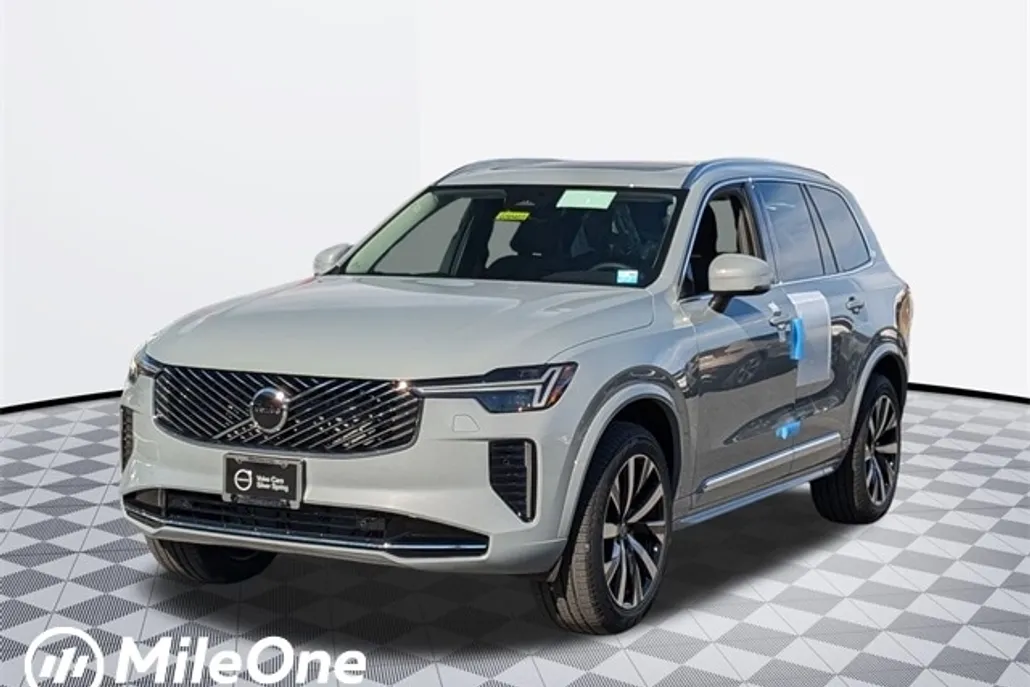 2025 Volvo XC90 Core photo 1