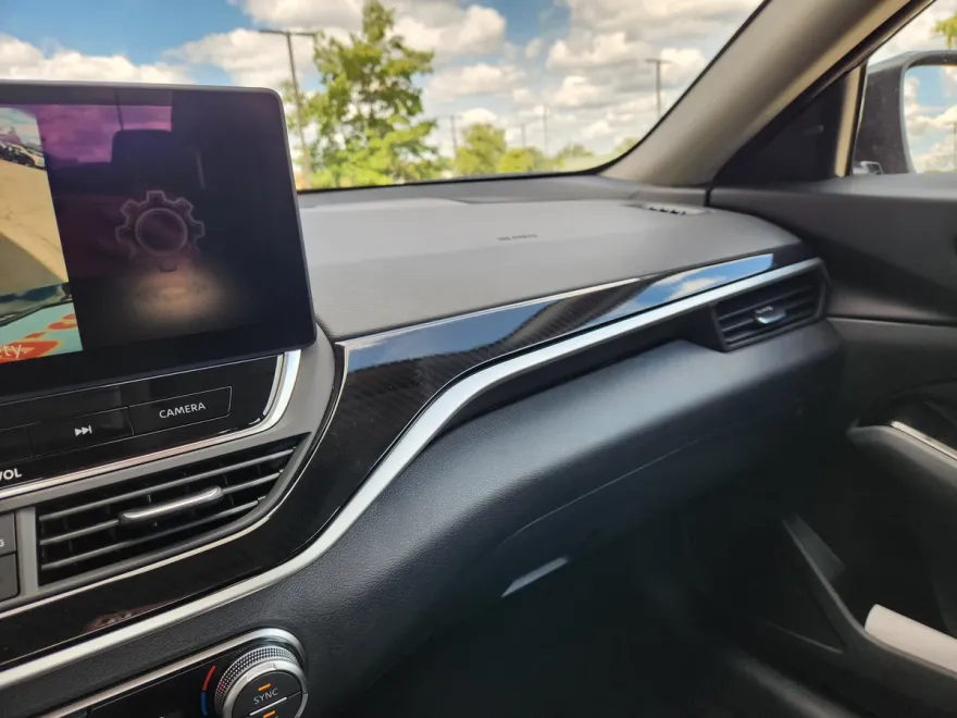 2025 Nissan Altima SR photo 1