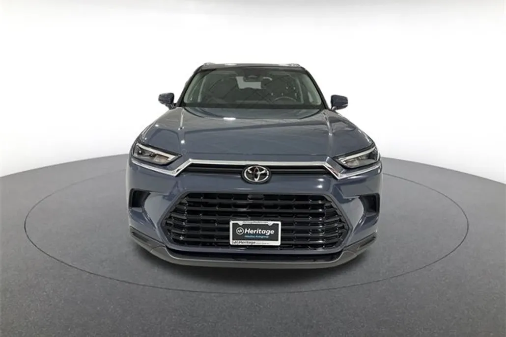 2024 Toyota Grand Highlander XLE photo 1