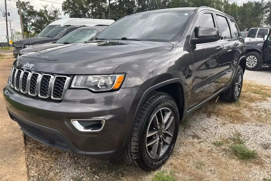 2019 Jeep Grand Cherokee Laredo E photo 1