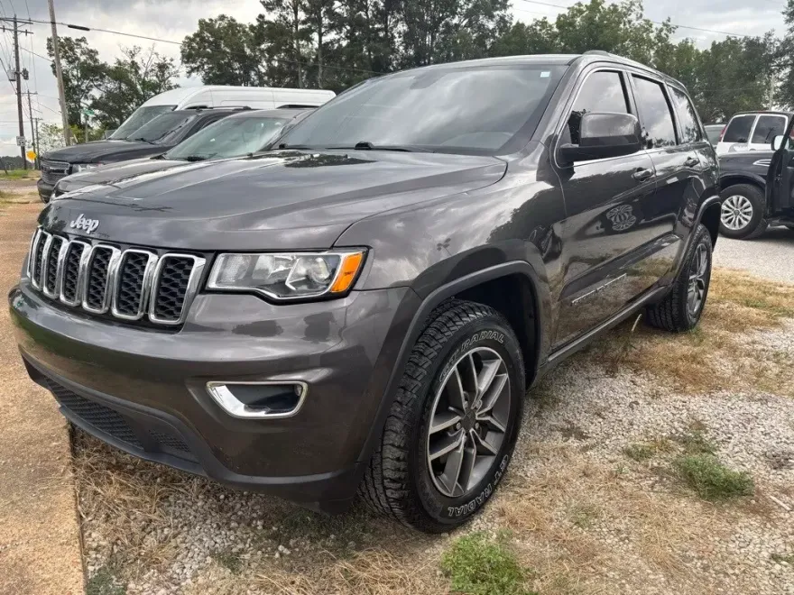 2019 Jeep Grand Cherokee Laredo E photo 1
