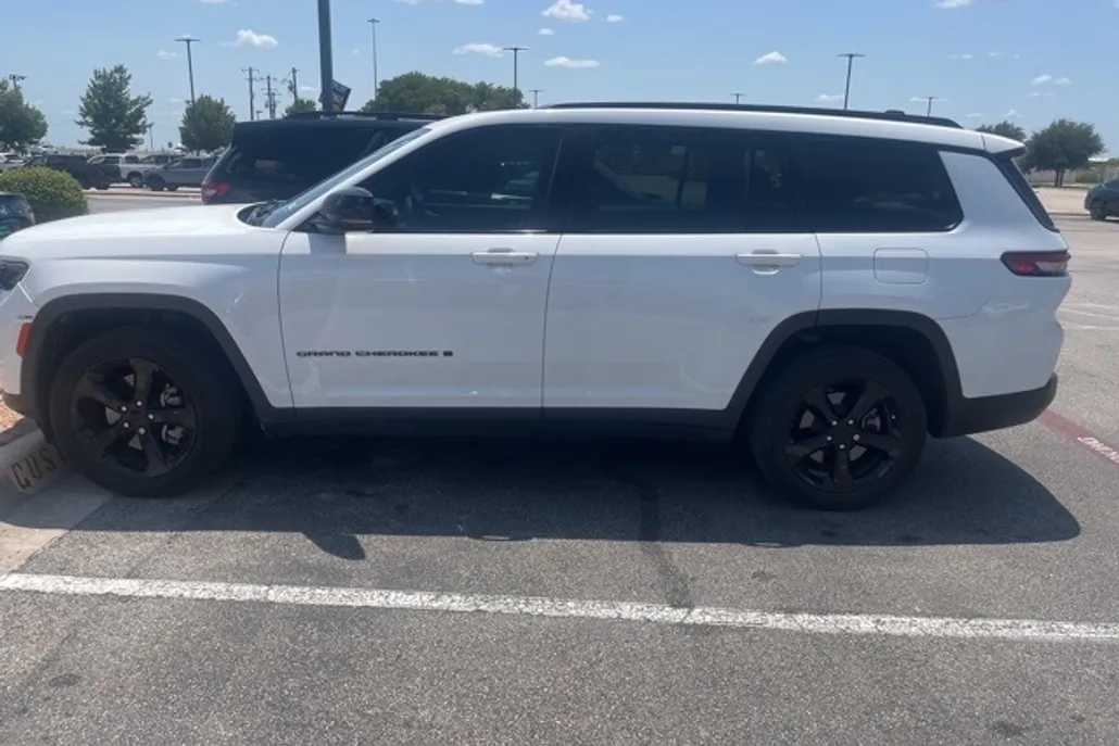 2022 Jeep Grand Cherokee Altitude photo 1