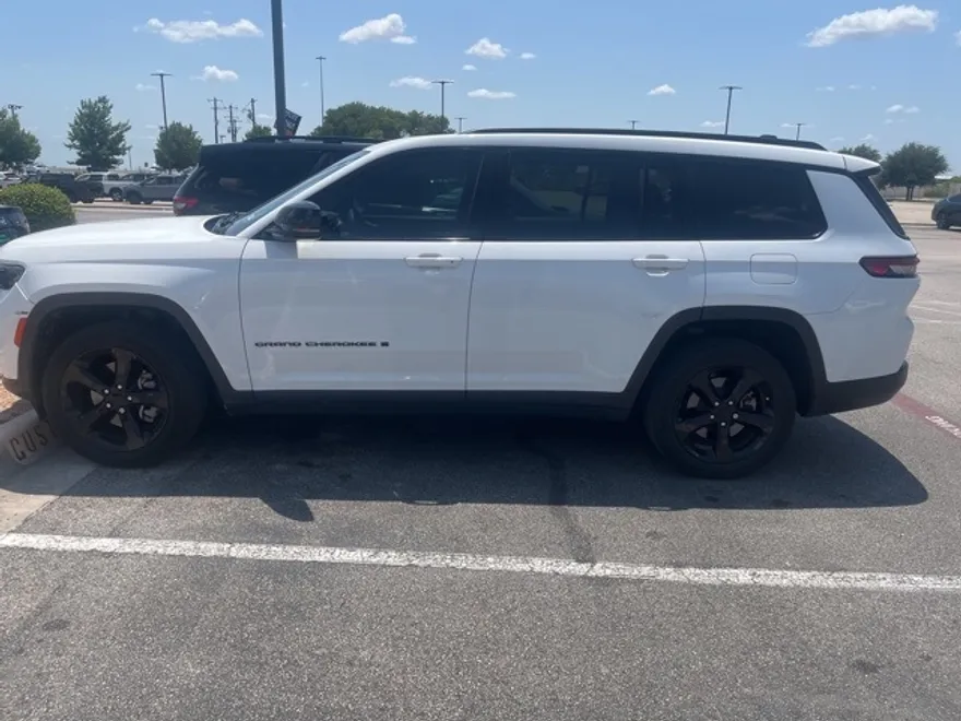 2022 Jeep Grand Cherokee Altitude photo 1