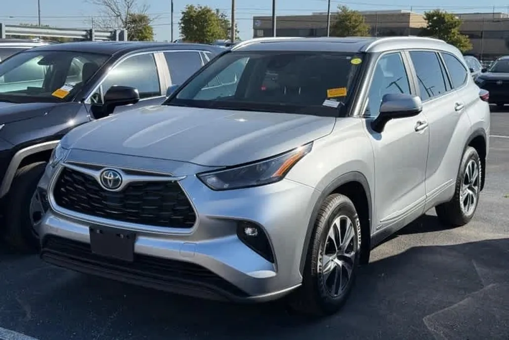 2023 Toyota Highlander Hybrid XLE photo 1