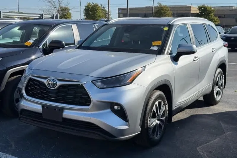 2023 Toyota Highlander Hybrid XLE photo 1