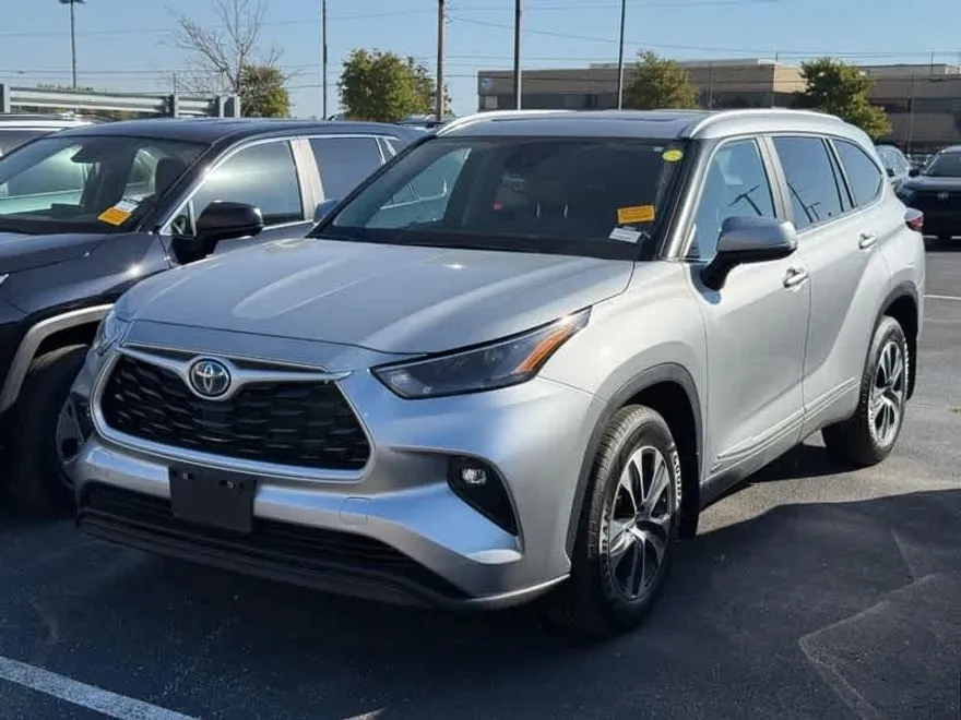 2023 Toyota Highlander Hybrid XLE photo 1