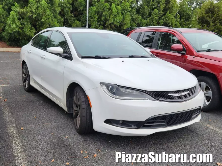 2015 Chrysler 200 S photo 1