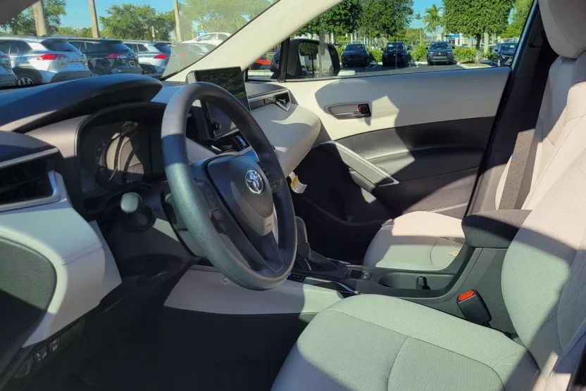 2026 Toyota Corolla LE photo 1