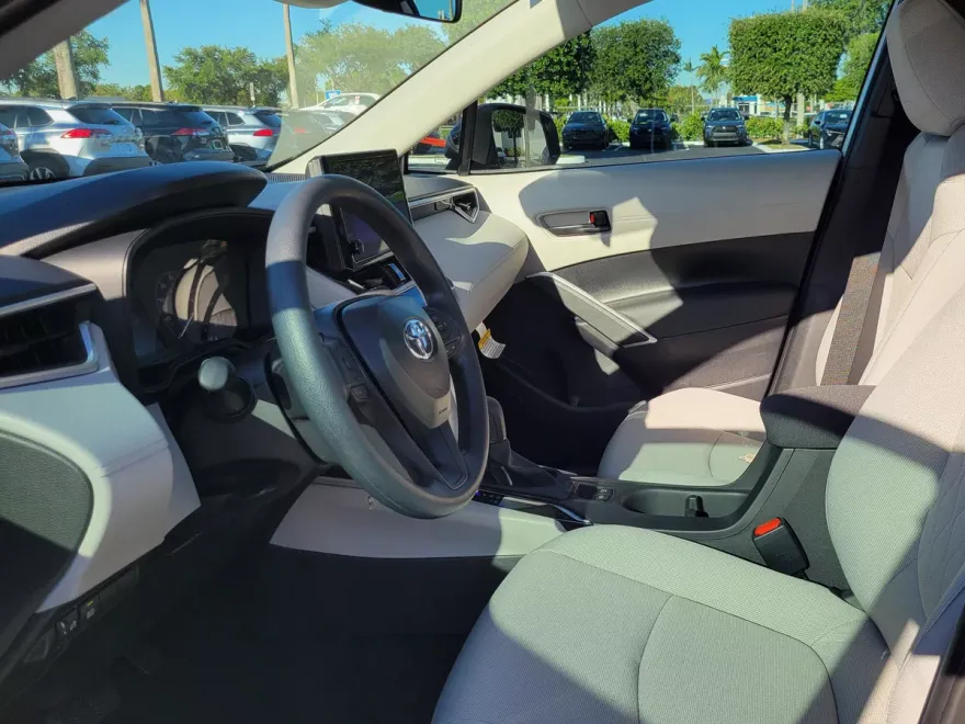 2026 Toyota Corolla LE photo 1