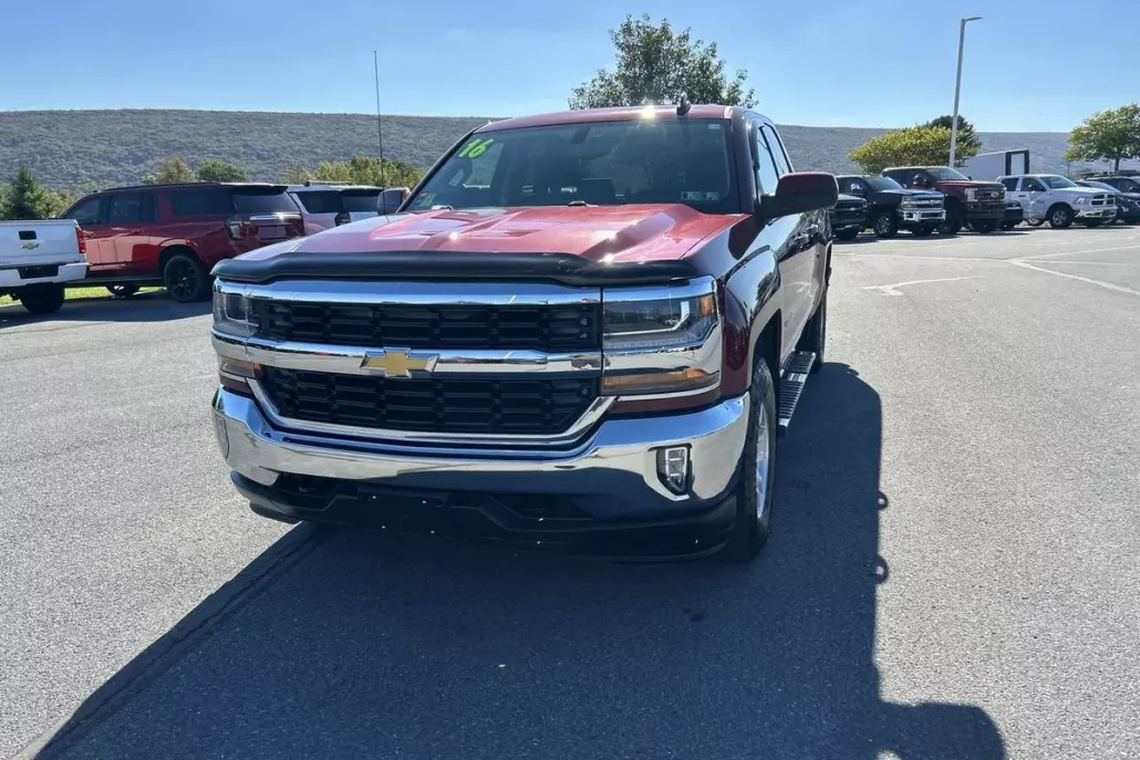 2016 Chevrolet Silverado 1500 LT photo 1