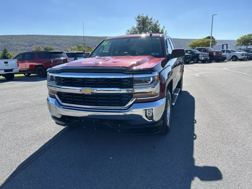 2016 Chevrolet Silverado 1500 LT photo 1