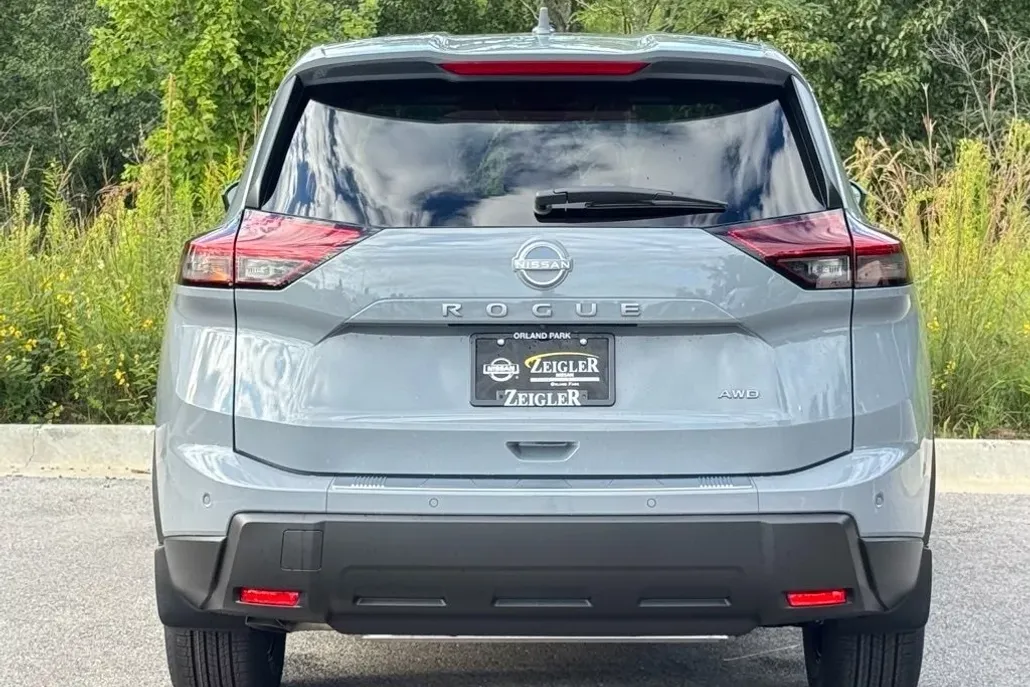 2026 Nissan Rogue SV photo 1