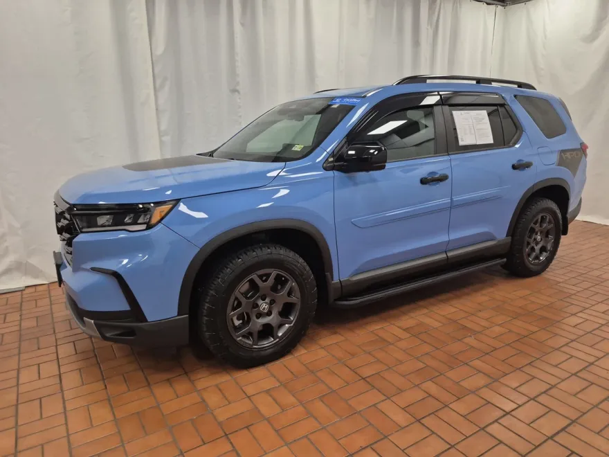 2023 Honda Pilot TrailSport photo 1
