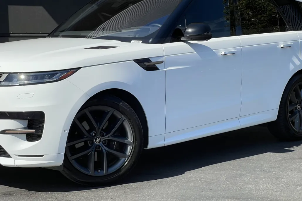 2023 Land Rover Range Rover Sport SE photo 1