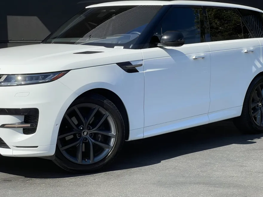 2023 Land Rover Range Rover Sport SE photo 1