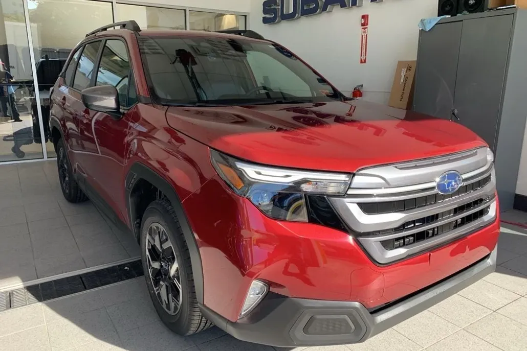 2025 Subaru Forester Premium photo 1
