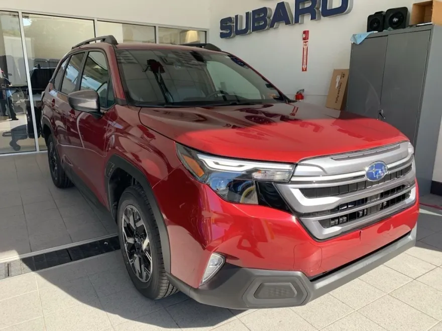 2025 Subaru Forester Premium photo 1