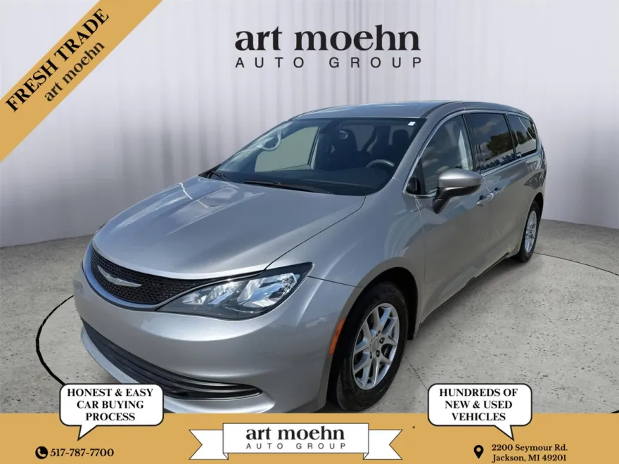 2017 Chrysler Pacifica Touring photo 1