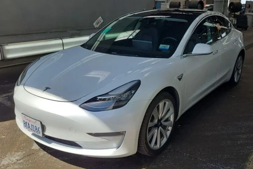 2019 Tesla Model 3 Long Range photo 1
