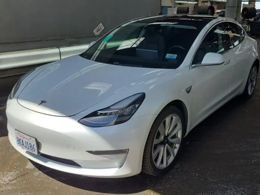 2019 Tesla Model 3 Long Range photo 1