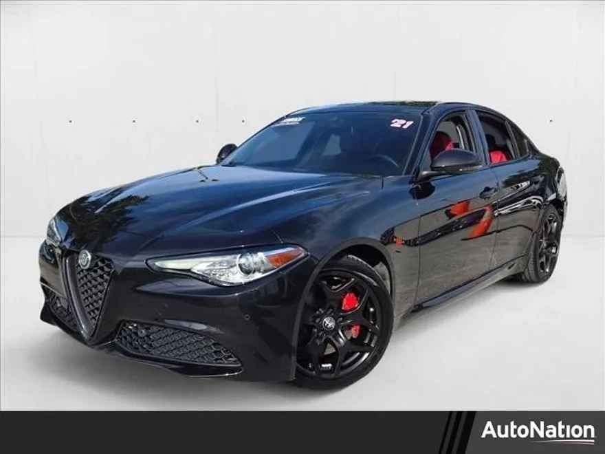2021 Alfa Romeo Giulia photo 1