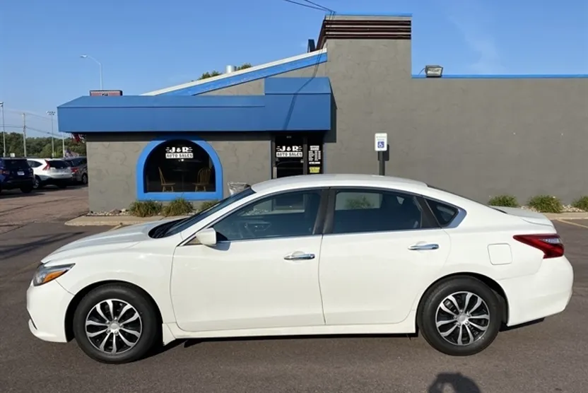 2016 Nissan Altima 2.5 S photo 1
