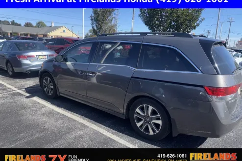 2017 Honda Odyssey Touring photo 2