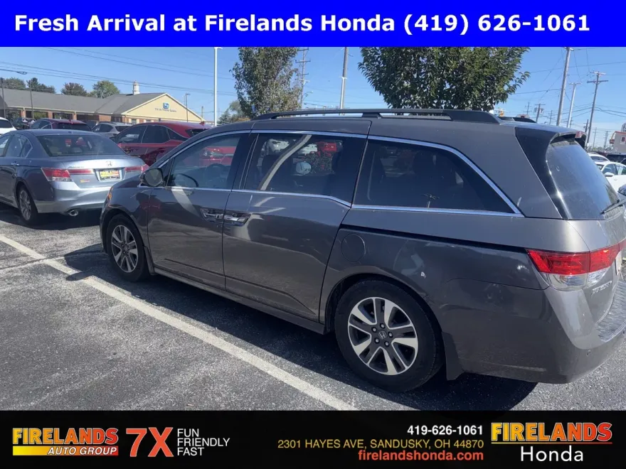 2017 Honda Odyssey Touring photo 2
