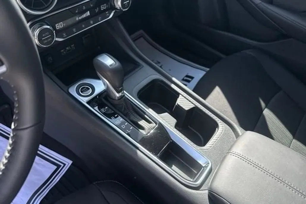 2025 Nissan Sentra SV photo 1