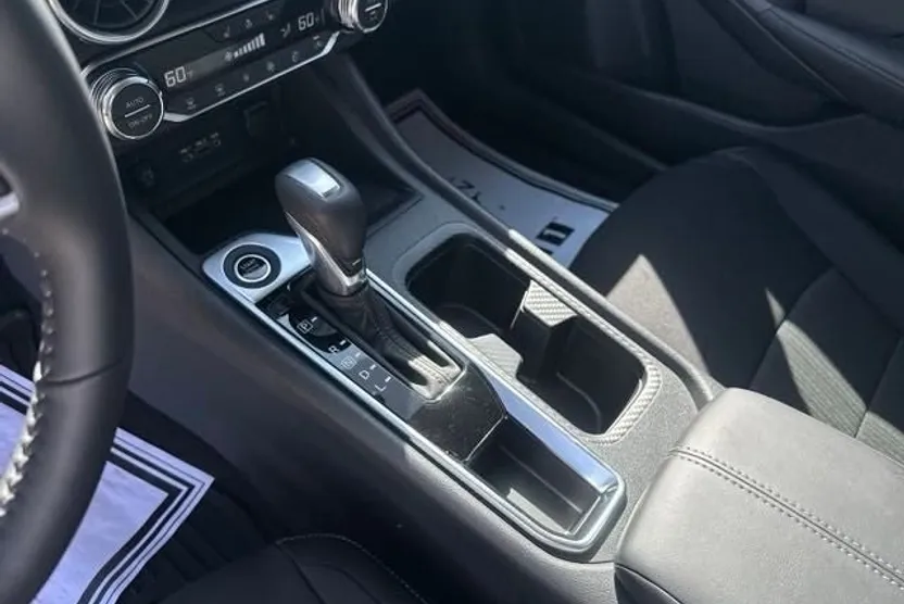 2025 Nissan Sentra SV photo 1