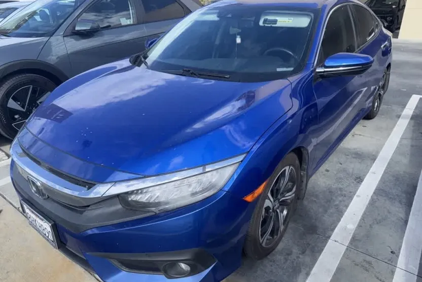 2016 Honda Civic Touring photo 1
