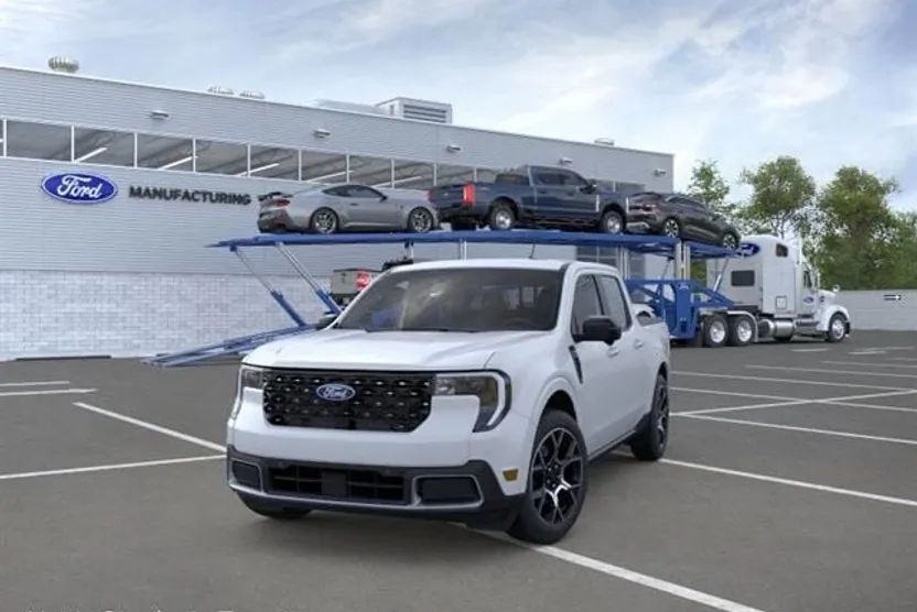 2025 Ford Maverick Lariat photo 1