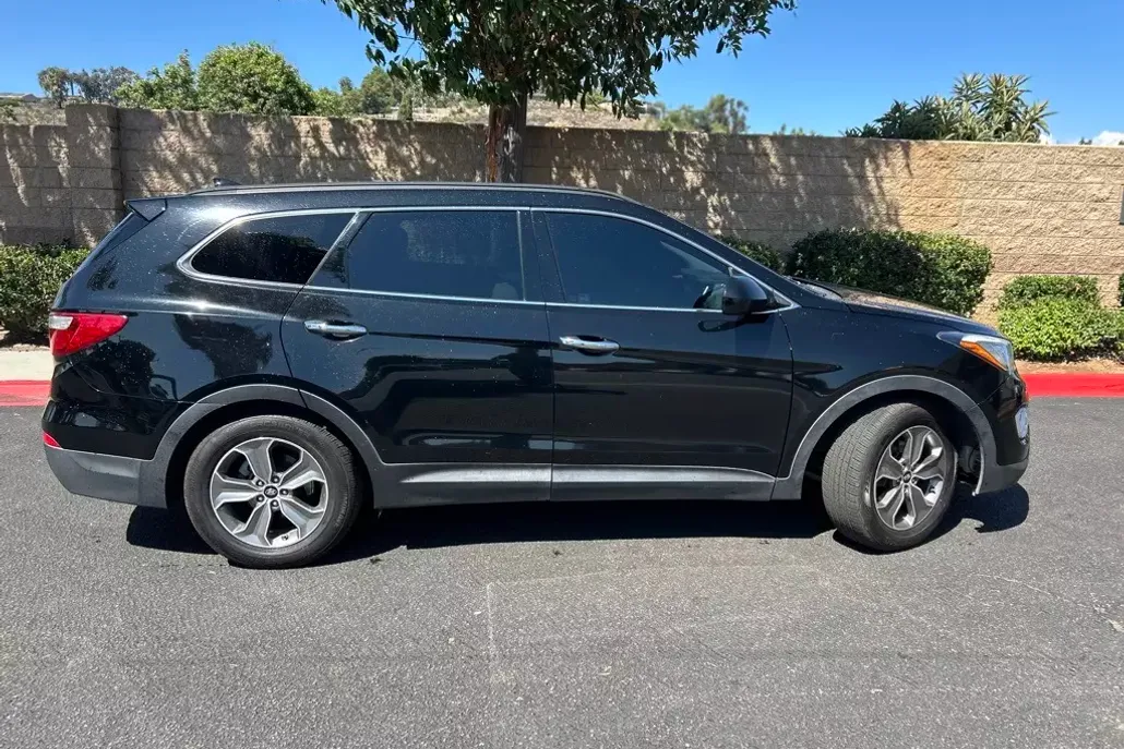 2016 Hyundai Santa Fe SE photo 1