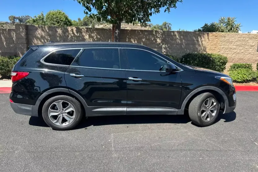 2016 Hyundai Santa Fe SE photo 1
