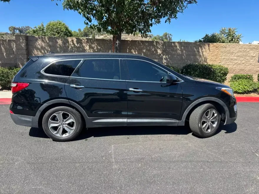2016 Hyundai Santa Fe SE photo 1