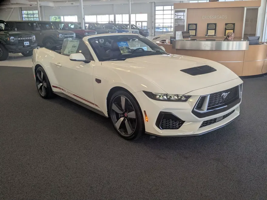 2025 Ford Mustang GT Premium photo 1
