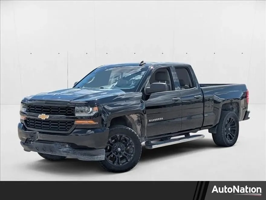 2019 Chevrolet Silverado 1500 Custom photo 1